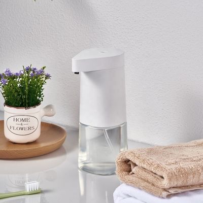 Oplaadbare zeep- en schuimverspreider Wandmontage Desktop Handsanitizer Touchless Mist Spray Wegwerp